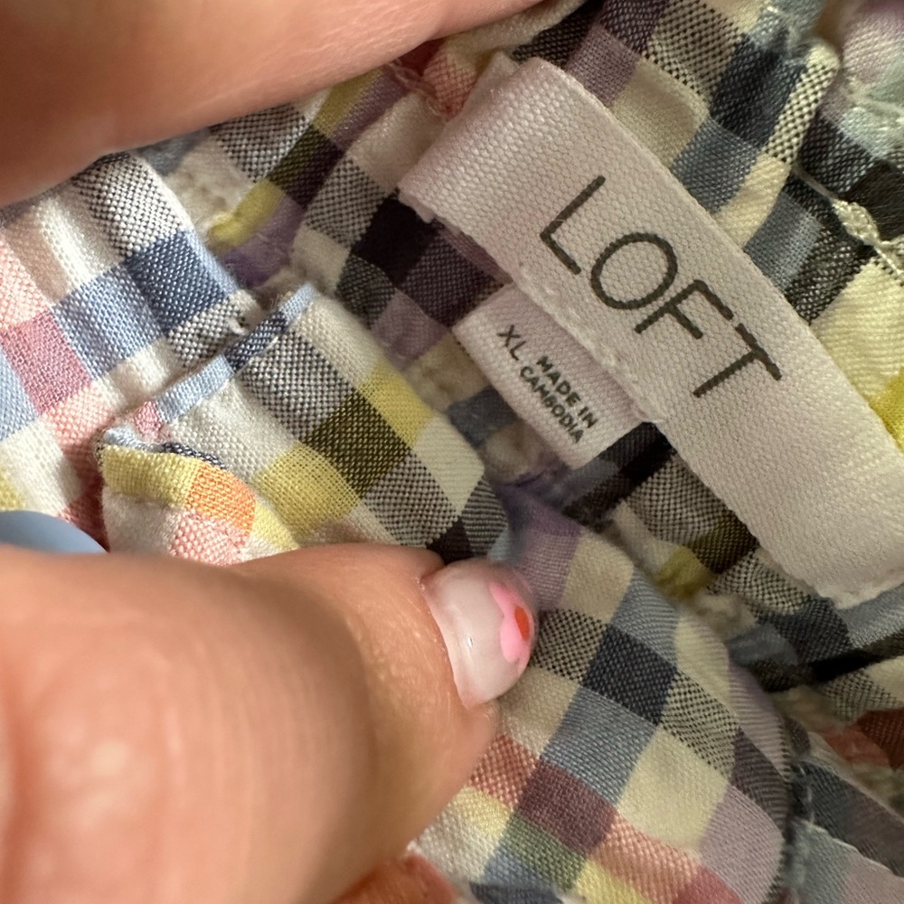 Like new: LOFT high waste paper bag shorts in plaid. Multicolored pattern. XL